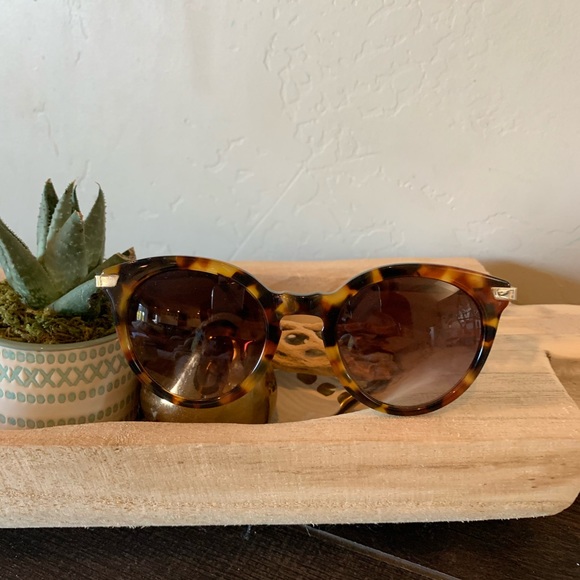 Steve Madden Accessories - Steve Madden sunglasses tortoise